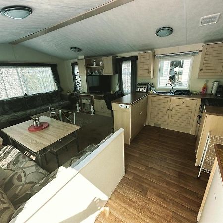 Caravan To Hire Lyon'S Robin Hood Rhyl Exteriér fotografie