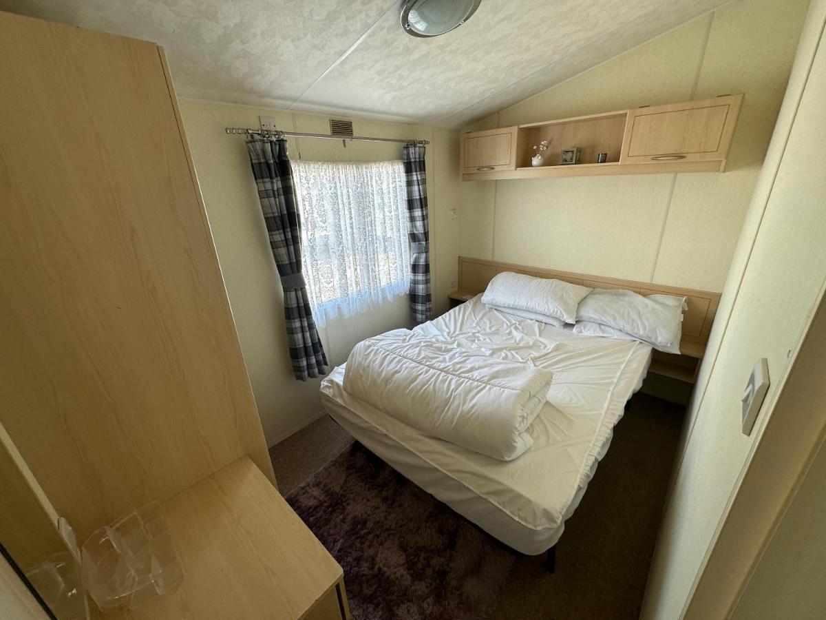 Caravan To Hire Lyon'S Robin Hood Rhyl Exteriér fotografie