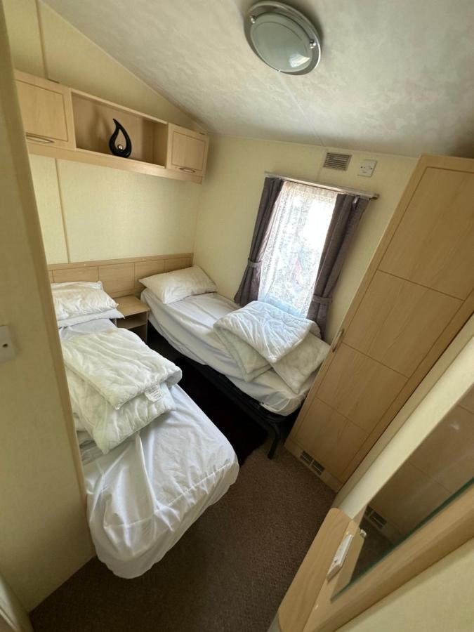 Caravan To Hire Lyon'S Robin Hood Rhyl Exteriér fotografie